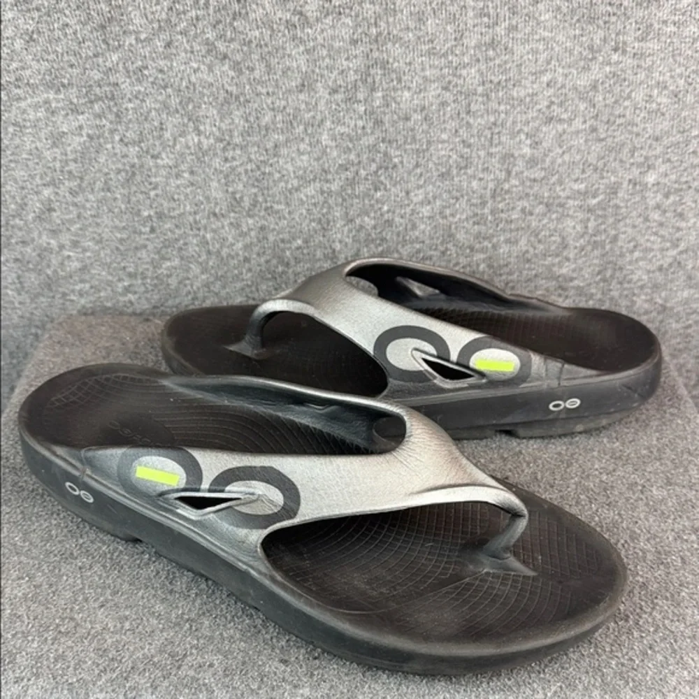 OOFOS OOriginal Sport Recovery Sandals‎ Black and Silver Flip-Flops Size 12